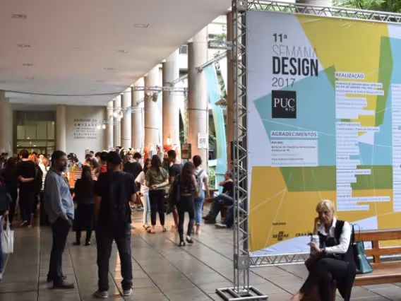 Atividades nos pilotis do Edifício da Amizade. Fotógrafo Antônio Albuquerque.