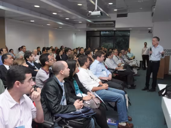 Palestra do Prof. José Alexandre Scheinkman (Columbia University) no Auditório AMEX/IAG. Fotógrafo Antônio Albuquerque. Acervo do Núcleo de Memória.