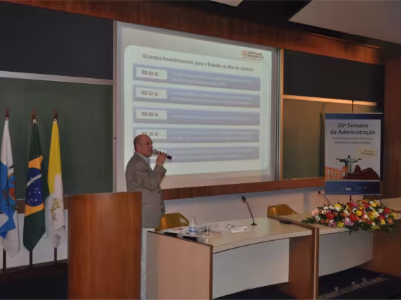 Palestra durante o evento. Fotógrafo Antônio Albuquerque. Acervo do Núcleo de Memória.