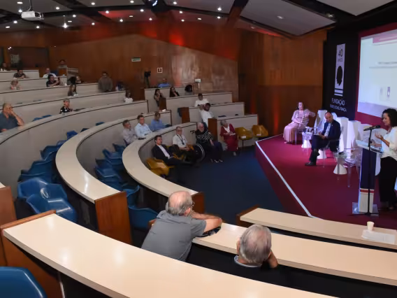 No auditório do RDC, a profa. Maria Clara Bingemer, o Vice-Reitor, pe. André Araújo S.J. e a profa. Vanessa Correia. Fotógrafo Antônio Albuquerque. 