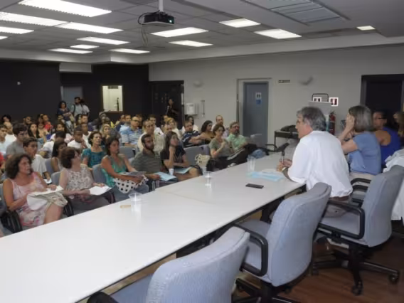 Evento de abertura do PIBID 2014 no auditório Padre Anchieta, com a presença do Vice-Reitor para Assuntos Acadêmicos Prof. José Ricardo Bergmann. Fotógrafo Antônio Albuquerque. Acervo Núcleo de Memória.