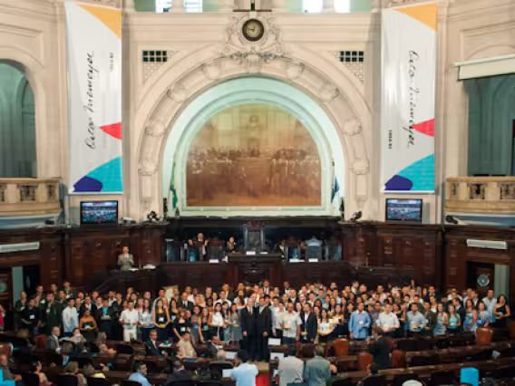 Cerimônia de entrega dos prêmios realizada na ALERJ. Fonte: site do CREA-RJ.