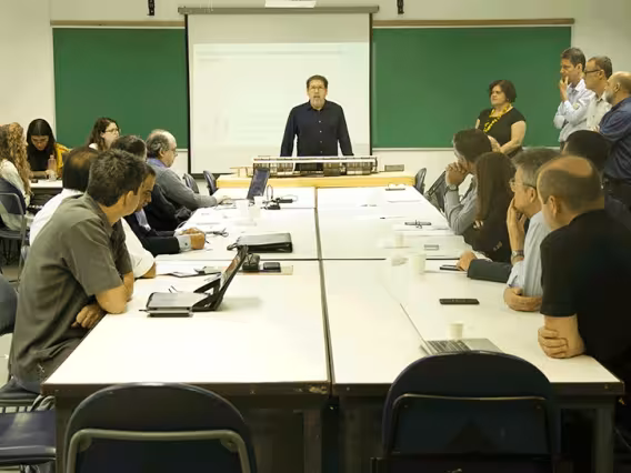 A ocasião reuniu professores, o decano do CTCH, prof. Júlio Diniz, e representantes de orgãos do governo. Foto: Divulgação DAU/PUC-Rio.