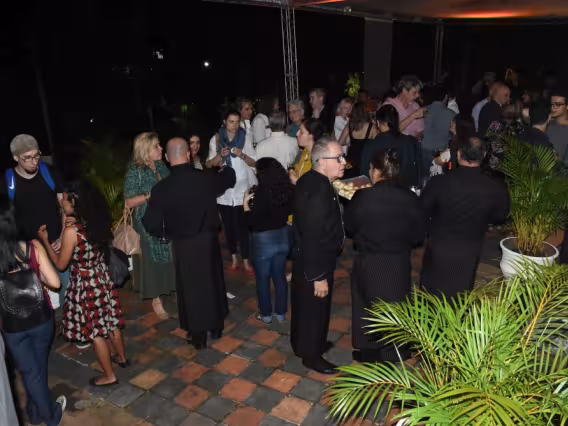 Coquetel comemorativo da assinatura do convênio, realizado no Solar Grandjean de Montigny. Fotógrafo Antônio Albuquerque.