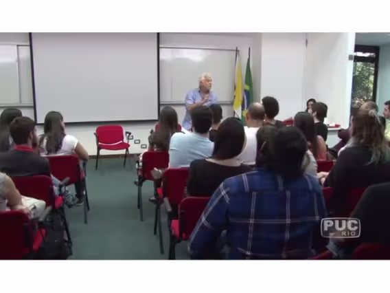 Aula com Antônio Fagundes, no Auditório AMEX/IAG. Imagem: TV PUC-Rio.