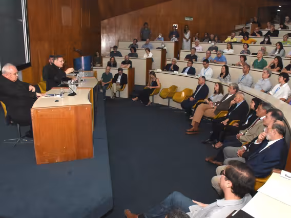 Fala do Cardeal Dom Paulo Cezar Costa, no auditório do RDC. Fotógrafo Antônio Albuquerque.