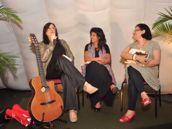 Bia Bedran, Lúcia Fidalgo e a Profa. Eliana Yunes. Fotógrafa Thaís Mandarino. Acervo do Projeto Comunicar.