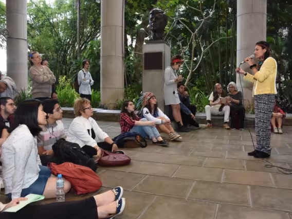 Encontro realizado nos pilotis da Ala Kennedy. Fotógrafo Antônio Albuquerque.