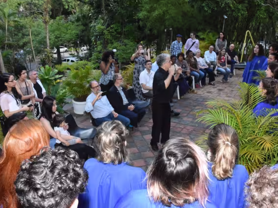 Apresentação do Coral, regido pelo maestro Geraldo Leão Filho. Fotógrafo Antônio Albuquerque.