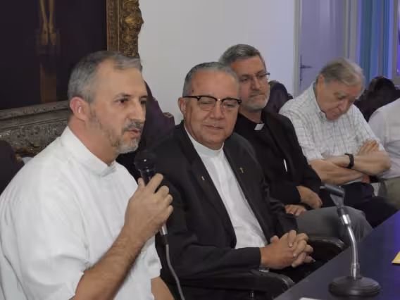 O Prof. Pe. Leonardo Fernandes, o Reitor Prof. Pe. Josafá S.J., o Prof. Pe. Geraldo Dôndici, o Prof. Pe. Ivern S.J. e o Prof. Augusto Sampaio. Fotógrafo Antônio Albuquerque. Acervo do Núcleo de Memória.