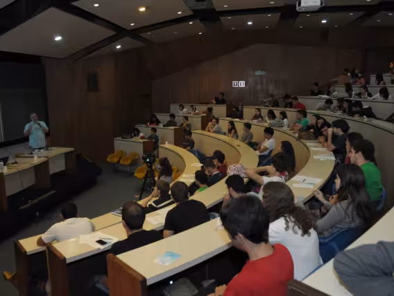 As palestras realizaram-se no Auditório do RDC. Fotógrafo Antônio Albuquerque. Acervo do Núcleo de Memória.