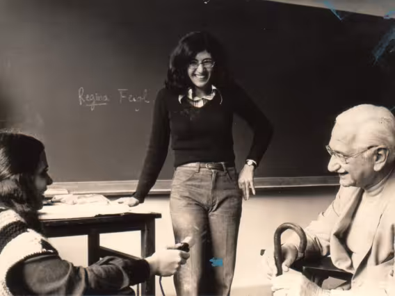Albert Sabin em entrevista como aluno do Curso de Português para Estrangeiros. Fotógrafo Antônio Albuquerque.