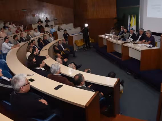 Cerimônia no auditório do RDC. Fotógrafo Antônio Albuquerque.