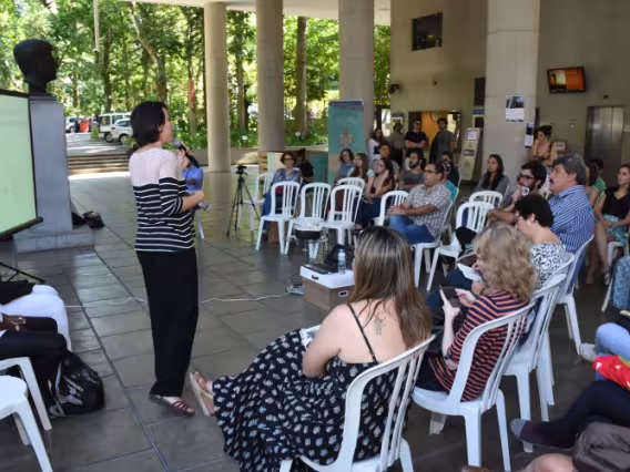 Roda de Conversa nos pilotis da Ala Kennedy. Fotógrafo Antônio Albuquerque. 