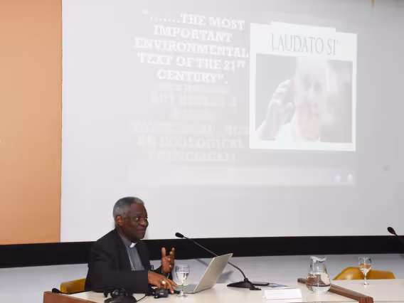 O Cardeal Peter Turkson, no auditório do RDC. Fotógrafo Antônio Albuquerque.