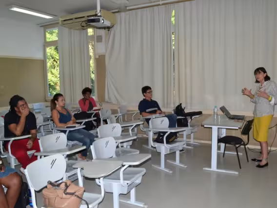 Evento realizado na sala L210. Fotógrafo Antônio Albuquerque. Acervo Núcleo de Memória.
