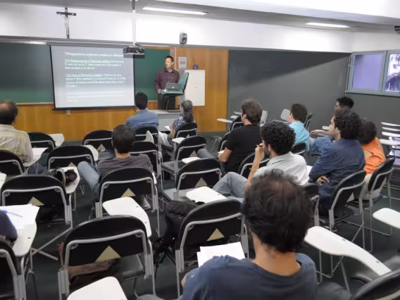 Conferência do dia 23/05/2012. Fotógrafo Antônio Albuquerque. Acervo do Núcleo de Memória.