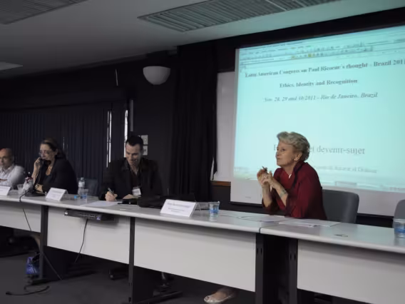 Mesa realizada durante o evento. Fotógrafo Antônio Albuquerque. Acervo do Núcleo de Memória.