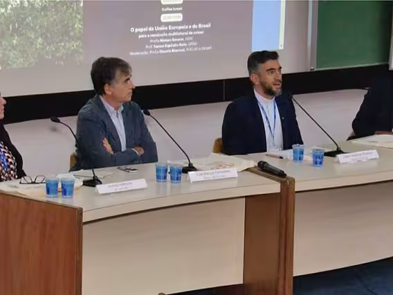 Andrea Ribeiro Hoffmann, Luis Manuel Fernandes, Pe. Anderson Antonio Pedroso S.J. e Ignácio Ybañez (Reprodução: TV PUC-Rio) 