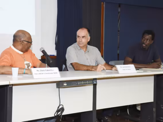 Prof. Pe. Clóvis Cabral S.J., Prof. Pe. Luis Corrêa S.J. e Ronilson Pacheco. Fotógrafo Antônio Albuquerque.