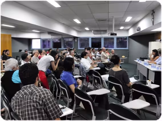 Audiência durante evento. Fotógrafa Lígia Lopes. Acervo do Portal PUC-Rio Digital.