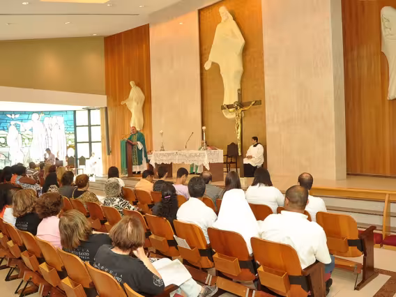 Missa na Igreja do Sagrado Coração de Jesus celebrada por Dom Orani Tempesta, O. Cist. Fotógrafo Jorge Paulo. Acervo do Projeto Comunicar.