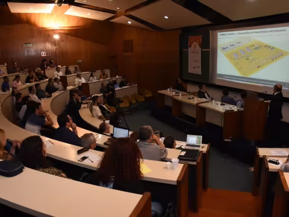 Uma das palestras do Encontro realizado no auditório do RDC. Fotógrafo Antônio Albuquerque. Acervo Núcleo de Memória.