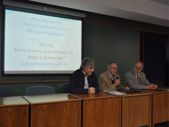 Fala do Reitor Prof. Pe. Josafá S.J. durante o evento. Fotógrafo Antônio Albuquerque. Acervo do Núcleo de Memória.