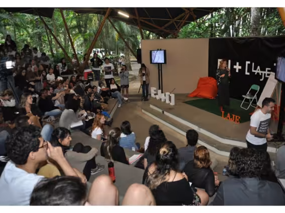 Apresentação do evento no Anfiteatro Junito Brandão. Fotógrafo Weiler Filho. Acervo Projeto Comunicar.