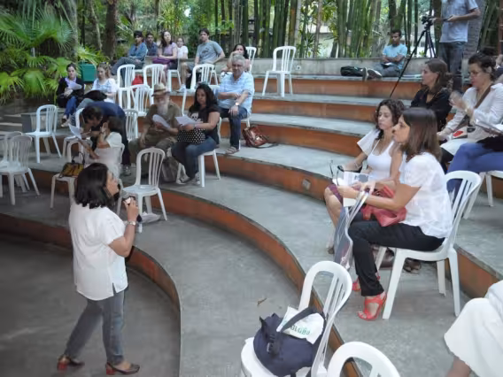 Apresentação no Anfiteatro Junito Brandão. Fotógrafo Antônio Albuquerque. Acervo do Núcleo de Memória.