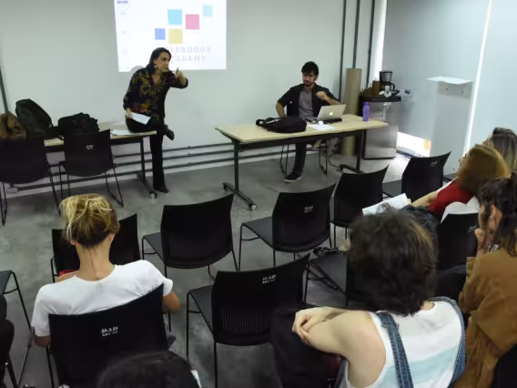 Palestra com a Profa. Vera Damazio (DAD). Fotógrafo Antônio Albuquerque.
