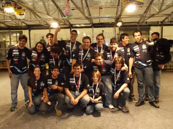 Equipe RioBotz após a competição. Foto do acervo da Equipe.