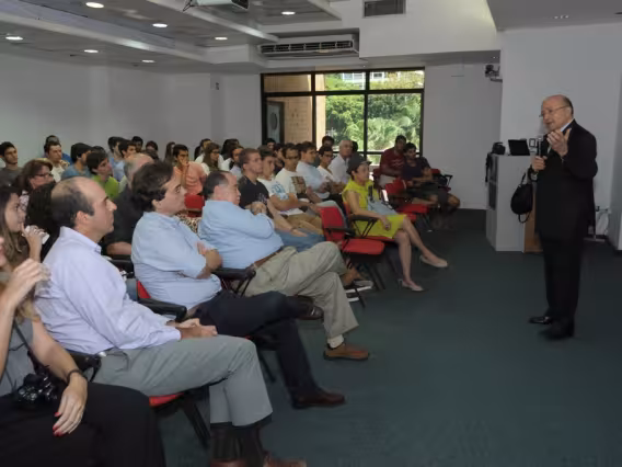 Palestra do ex-Ministro Maílson da Nóbrega. Fotógrafo Antônio Albuquerque. Acervo do Núcleo de Memória.