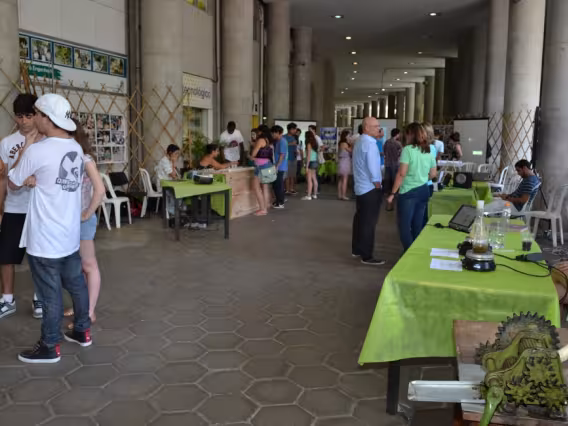 Projetos apresentados nos pilotis do Edifício Cardeal Leme. Fotógrafo Antônio Albuquerque. Acervo do Núcleo de Memória.
