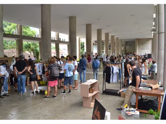 Evento realizado nos pilotis do Edifício da Amizade. Fotógrafo Antônio Albuquerque. Acervo Núcleo de Memória.
