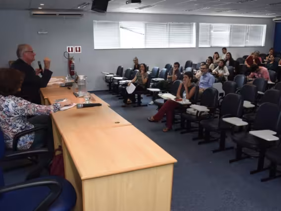 Palestra do Prof. Lukas Meyer, no auditório B8. Fotógrafo Antônio Albuquerque.