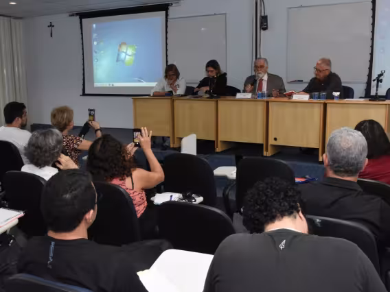 Mesa de abertura, com o Prof. Celso Lafer (USP) e o Prof. Eduardo Jardim (FIL). Evento realizado no auditório B8. Fotógrafo Antônio Albuquerque.