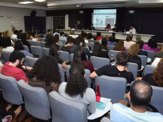 Apresentação no auditório Padre Anchieta. Fotógrafo Antônio Albuquerque.