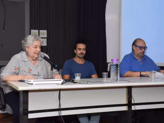 Conferência de abertura, Democracia e Cidadania, com os professores Margarida de Souza Neves e Antônio Edmilson, no auditório Padre Anchieta. Fotógrafo Antônio Albuquerque.