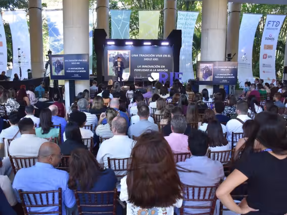 Palestra realizada no Edifício da Amizade. Fotógrafo Antônio Albuquerque.