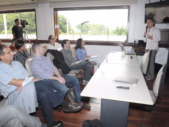 Palestra realizada na Sala de Reuniões do Decanato do CTC em 21/03/2013. Fotógrafo Antônio Albuquerque. Acervo do Núcleo de Memória.