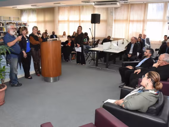 Presença de familiares e amigos, do Arcebispo do Rio de Janeiro, Cardeal Dom Orani Tempesta, O. Cist., e do Reitor, pe. Anderson S.J., entre outros. Fotógrafo Antônio Albuquerque. 