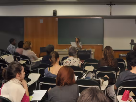 Palestra na sala F300. Fotógrafa Pamella Vasconcellos. Acervo do Projeto Comunicar