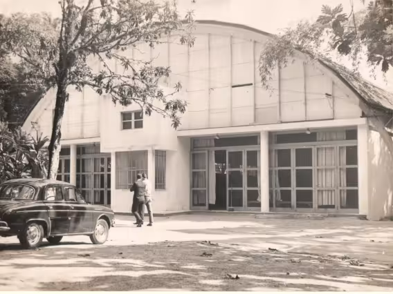 Antigo ginásio esportivo, c. 1960.