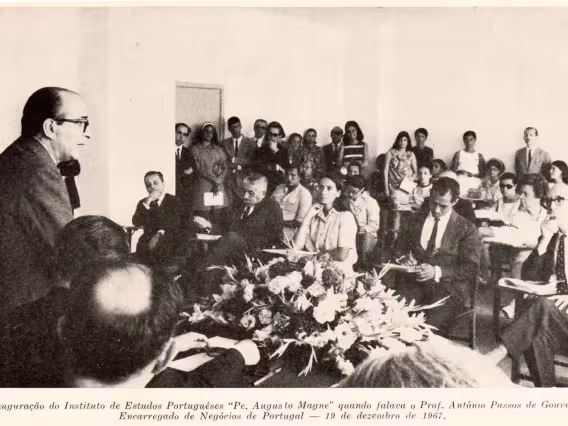 Inauguração do Instituto, quando falava o Prof. Antônio Passos de Gouveia, Encarregado de Negócios de Portugal. 