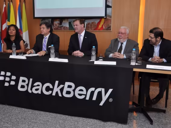 Evento de instalação do BlackBerry Tech Center. Fotógrafo desconhecido. Acervo do Projeto Comunicar.