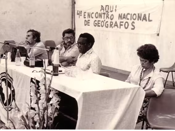 Palestra do prof. Milton Santos. Fotógrafo Antônio Albuquerque.