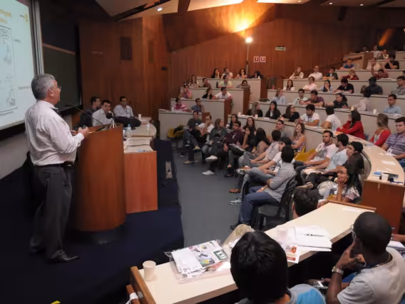 Uma das palestras ministradas no Auditório do RDC no dia 20/08/2012. Fotógrafo Antônio Albuquerque. Acervo do Núcleo de Memória.