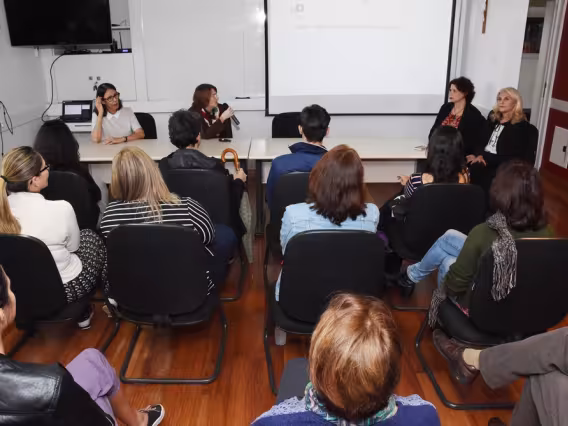 As professoras Gilda Bernardino de Campos e Daniela Vargas na abertura do seminário. Fotógrafo Antônio Albuquerque.