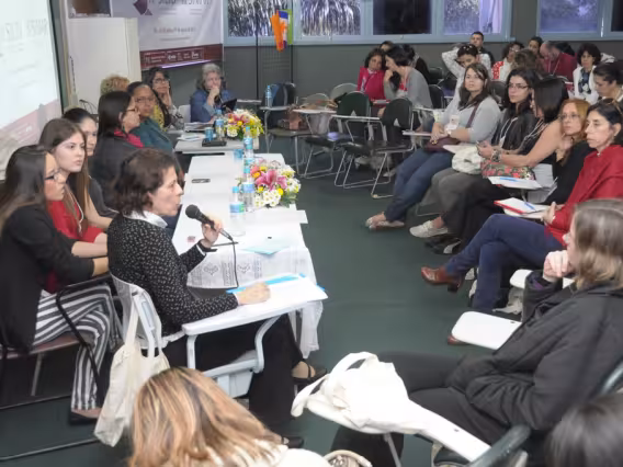 Debate realizado na sala F300. Fotógrafo Antônio Albuquerque. Acervo do Núcleo de Memória.